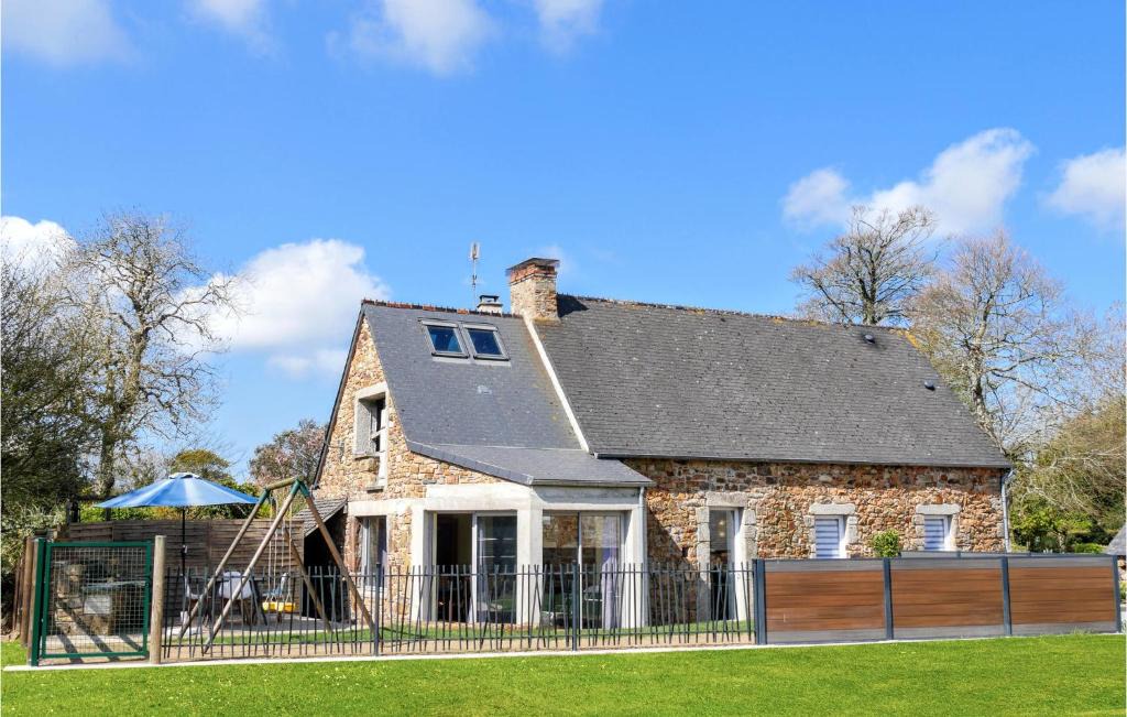Vasteville House | 3 Bedroom Amazing Home In La Hague