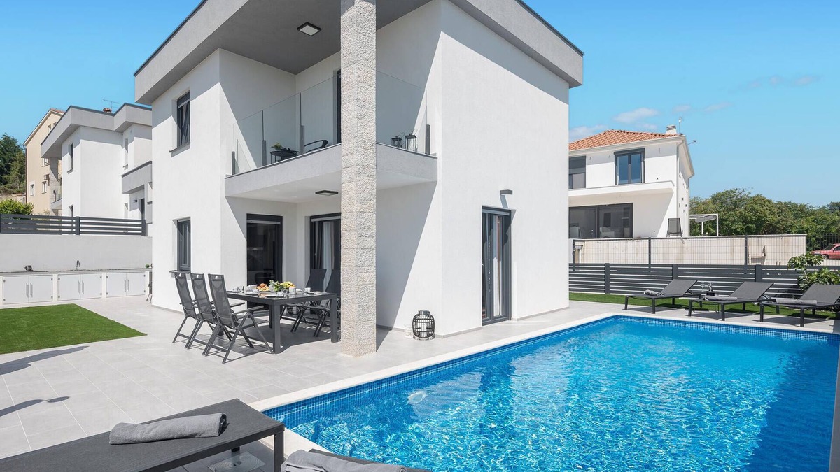 Musalez House | 3 bedroom amazing home in Musales