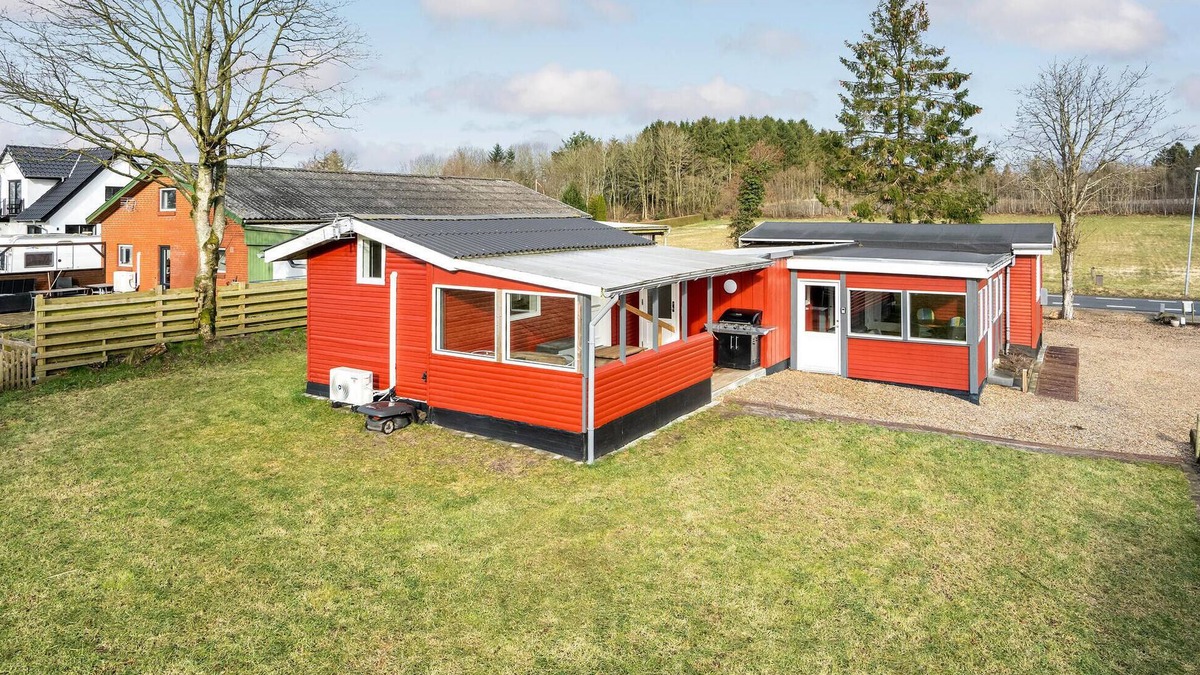 Give House | 3 bedroom amazing home in Give