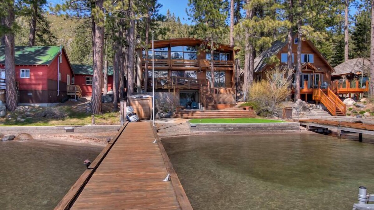 Truckee House | 3 bedroom and Den, 3.5 bath, sleeps 10, Lakefront with private dock DLR#004