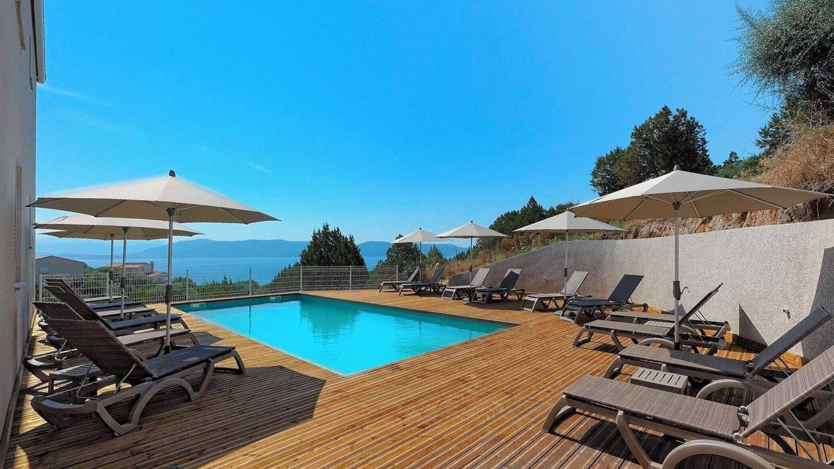 Porto Pollo Apartment | 3-bedroom apartment with sea view and pool access casasoprana