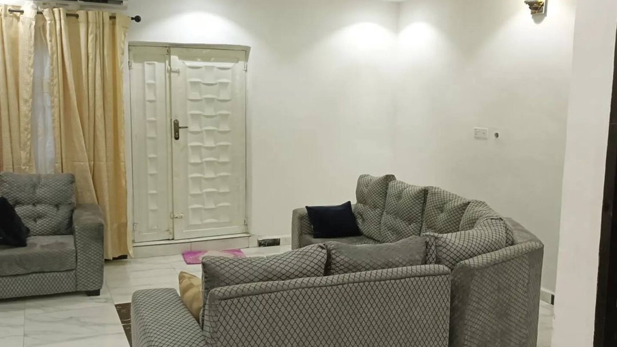 Port Harcourt Apartment | 3 bedroom apartment in a friendly neighborhood 4 mins from Yakubu Gowon stadium.