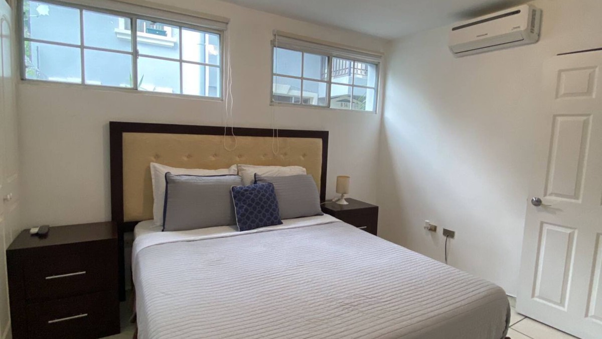 Antiguo Cuscatlan Apartment | 3-bedroom apartment in fabulous San Benito El Salvador/WiFi, AC