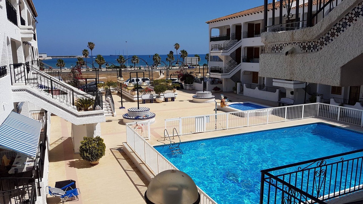 Torrevieja Apartment | 3 bedroom apartment feet in the sea and beach