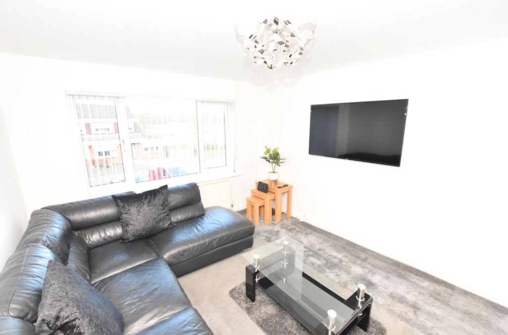 Airdrie Apartment | 3 Bedroom Apartment in a Quiet Location