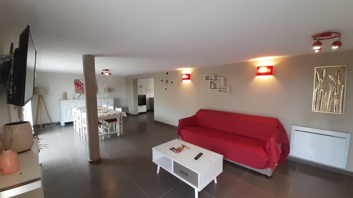 Pouillon Apartment | 3-bedroom apartment in the countryside with swimming pool