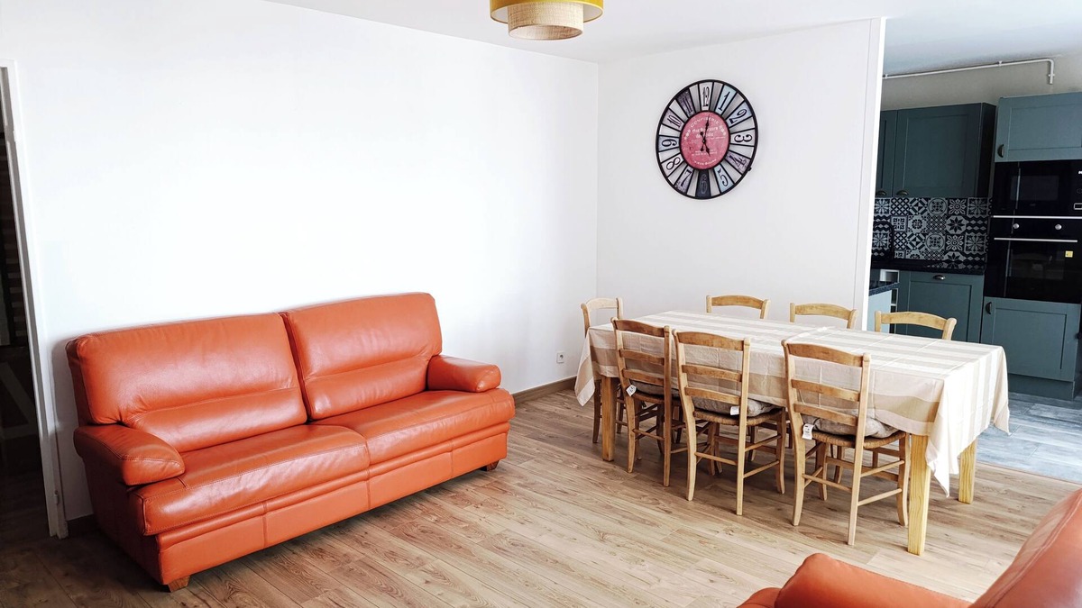 Sedan Apartment | 3-bedroom apartment in Sedan, 5 minutes from Europe's largest fortified castle.