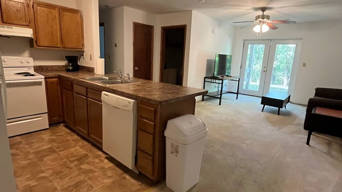 Kabrich Crescent Apartment | 3-bedroom Apartment in Blacksburg, Half a Mile from Downtown!