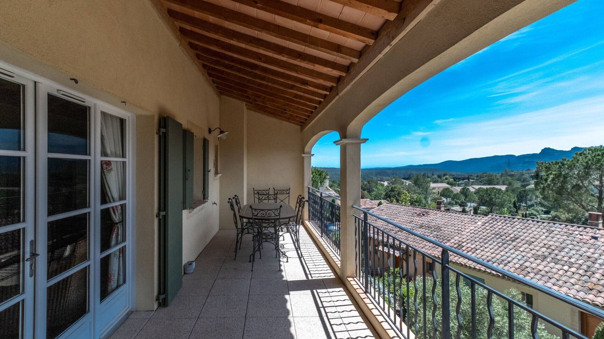 La Motte Apartment | 3 BEDROOM APARTMENT WITH TERRACE (N°514)