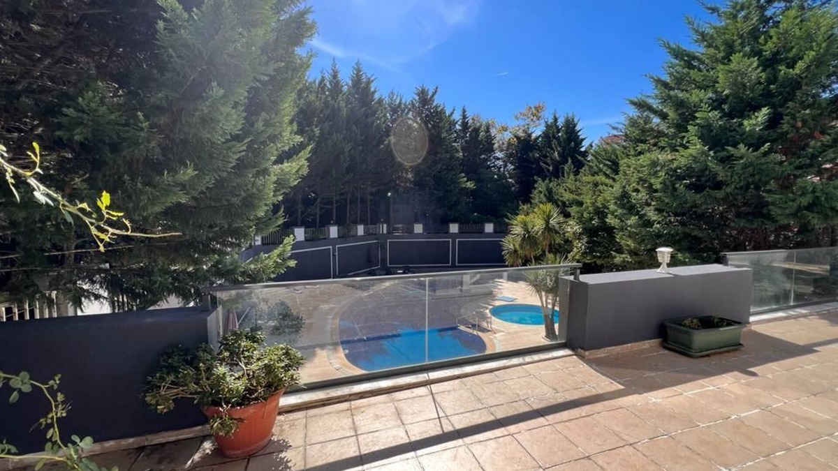 Sariyer Apartment | 3-bedroom apartment with sauna, swimming pool, gym, basketball, tennis court and concierge service