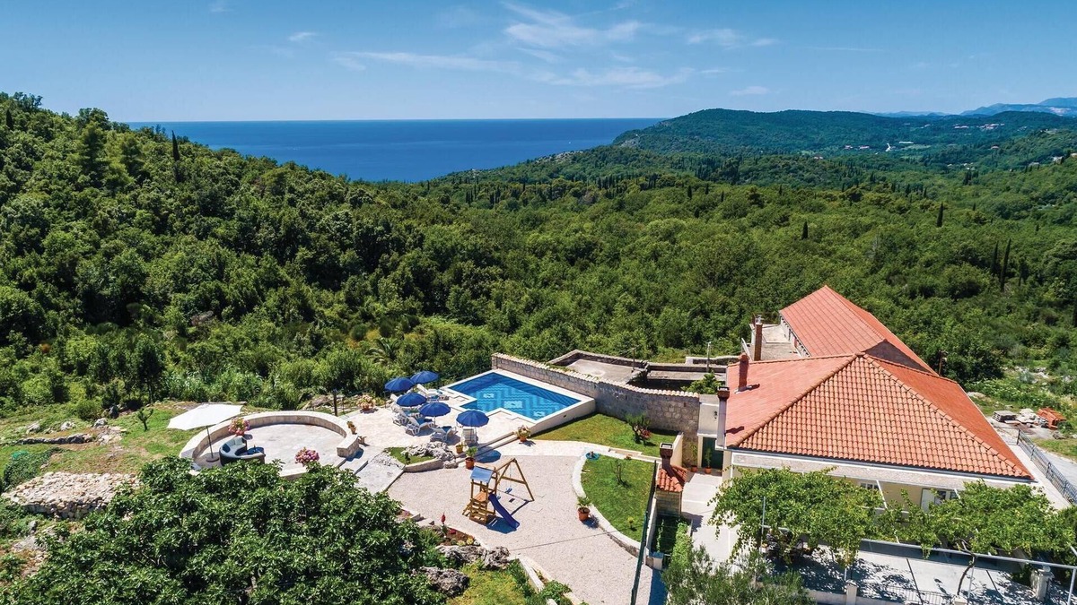 Popovici House | 3 bedroom awesome home in Radovcici