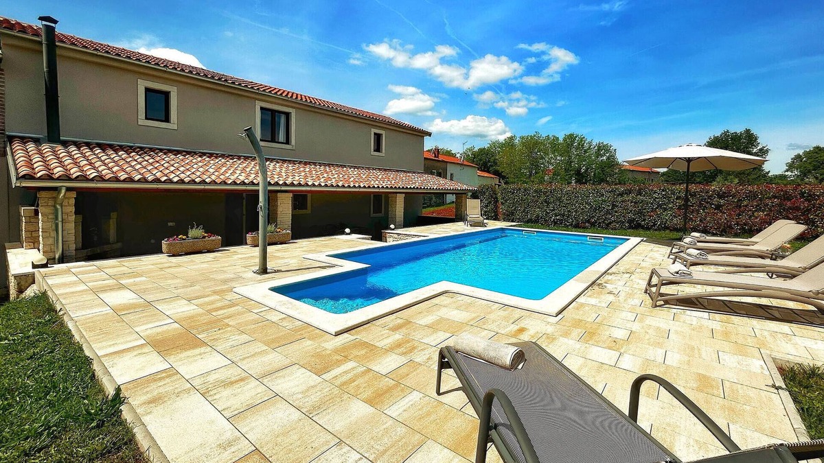 Katun House | 3 bedroom awesome home in Katun