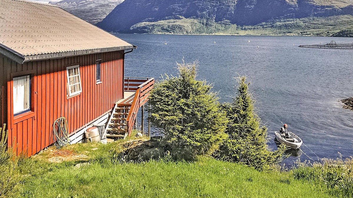 Vagsoy House | 3 bedroom awesome home in Måløy