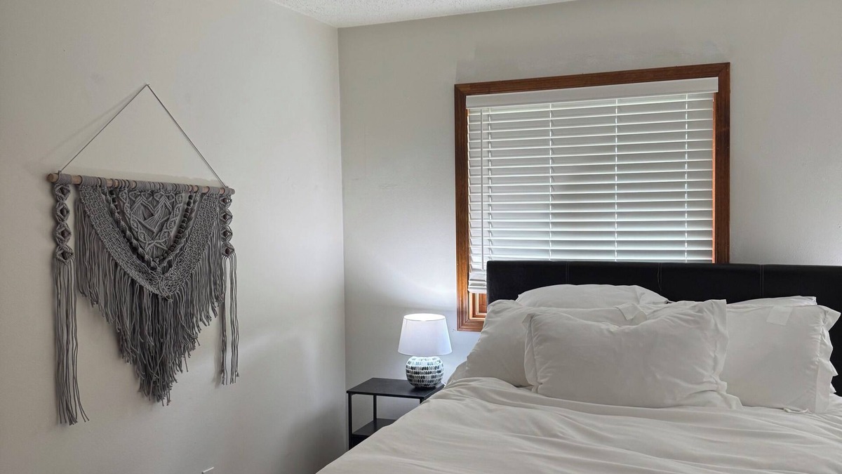 Adair House | 3-bedroom barndominium in tranquil Colchester with WiFi, AC. Enjoy your stay