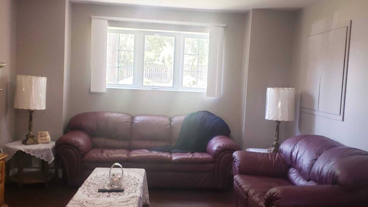 LaSalle House | 3 Bedroom basement unit with Free Parking , WiFi.