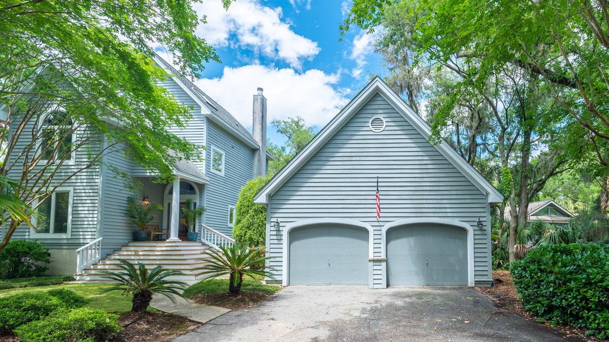 Vanderhorst Plantation House | 3 Bedroom Beach House behind Vanderhorst Gate