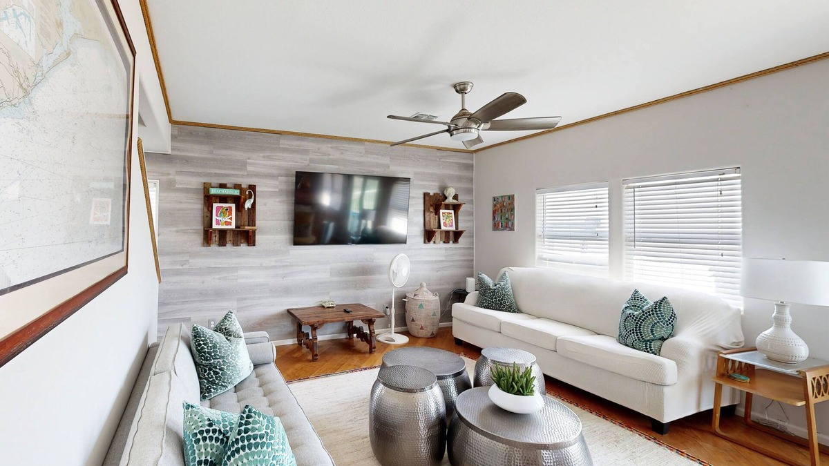Miramar House | 3-bedroom beach home with patio, backyard and dog-friendly