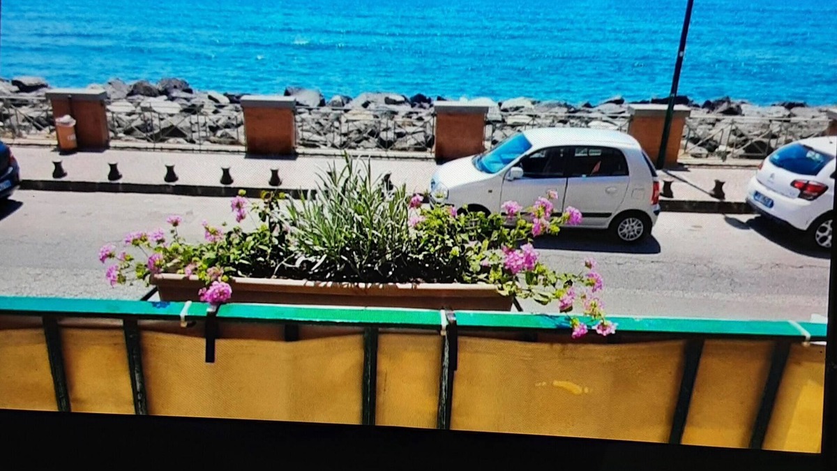 Bagnoli Bed & Breakfast | 3 bedroom bed & breakfast in naples