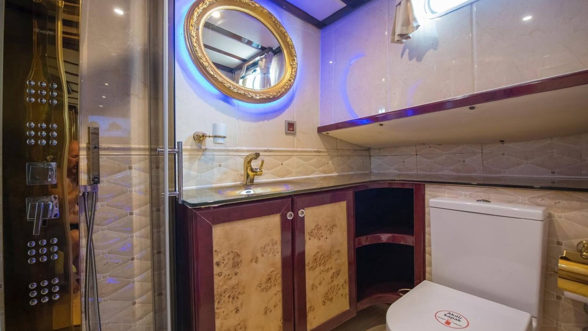 Fethiye City Center Boat Rental | 3-bedroom boat in charming Muğla with WiFi, AC