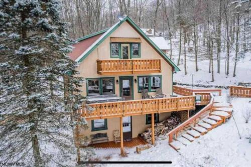 Terra Alta House | 3 Bedroom Cabin at Alpine Lake, near Deep Creek-WISP Resort