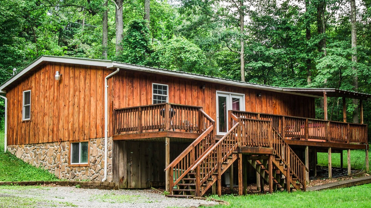 Summerlee Cabin | 3 bedroom cabin close to NR Gorge , hot tub at the best area prices