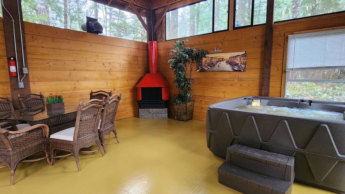 Ashford Cabin | 3-bedroom cabin in wonderful Ashford with WiFi