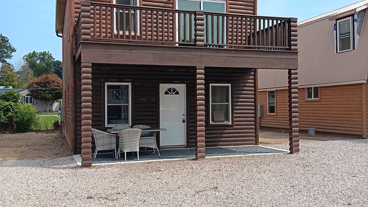 Ashtabula Cabin | 3-bedroom cabin on Lake Erie, second floor balcony and great views of Lale Erie.
