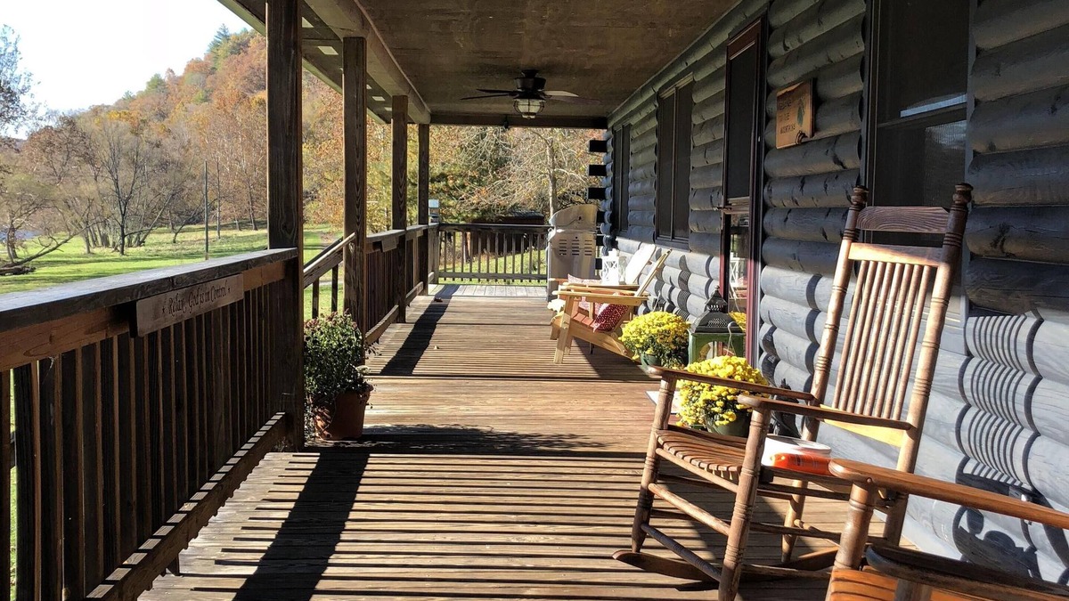 Old Town Cabin | 3 Bedroom Cabin on the New River