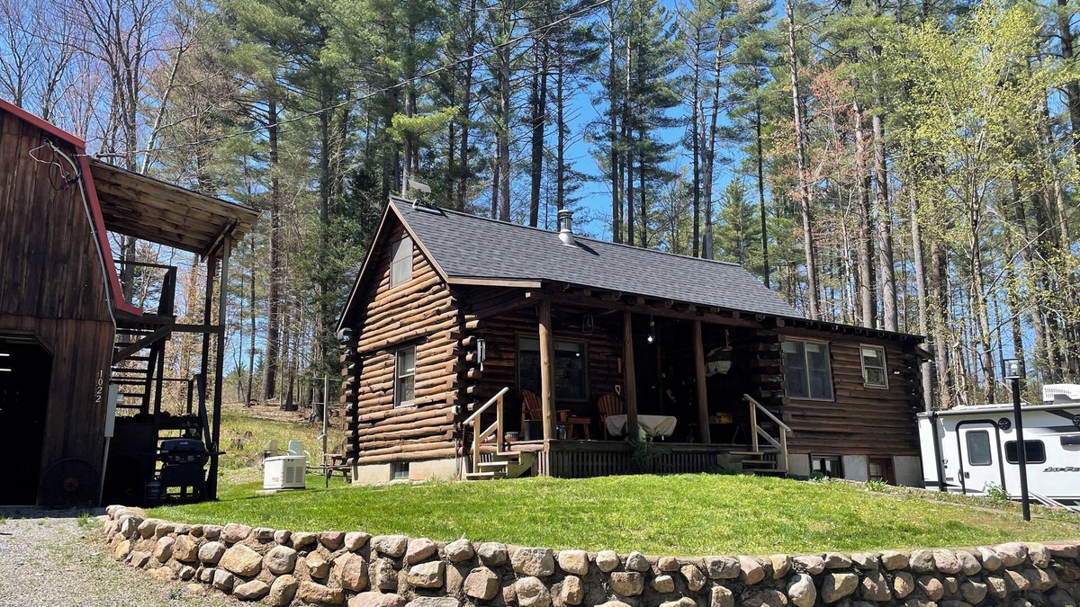 Woodgate Cabin | 3-bedroom cabin, peaceful getaway, Woodgate with WiFi, Start your getaway