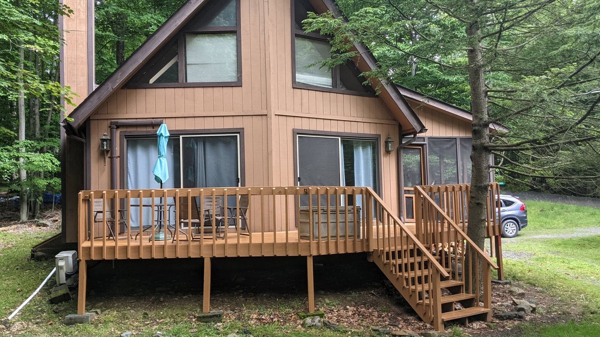 Locust Lake Village Ski Chalet | 3 Bedroom Chalet with Air Conditioning