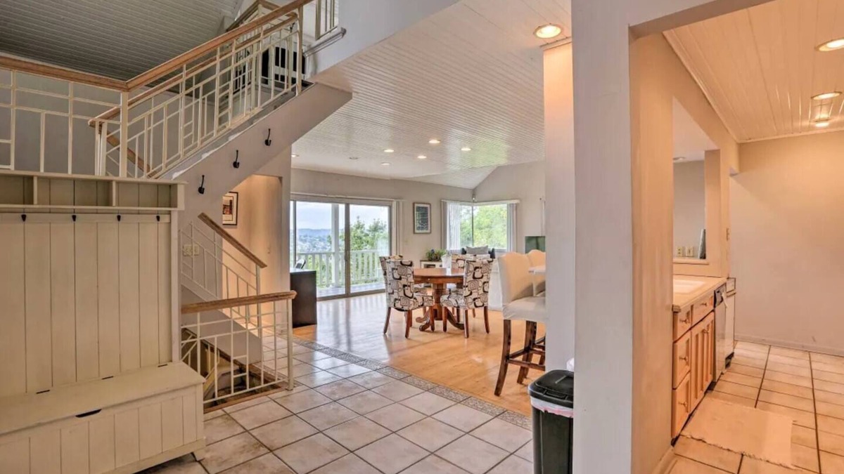 East Walnut HIlls Ski Chalet | 3-Bedroom Chalet with Fantastic River View