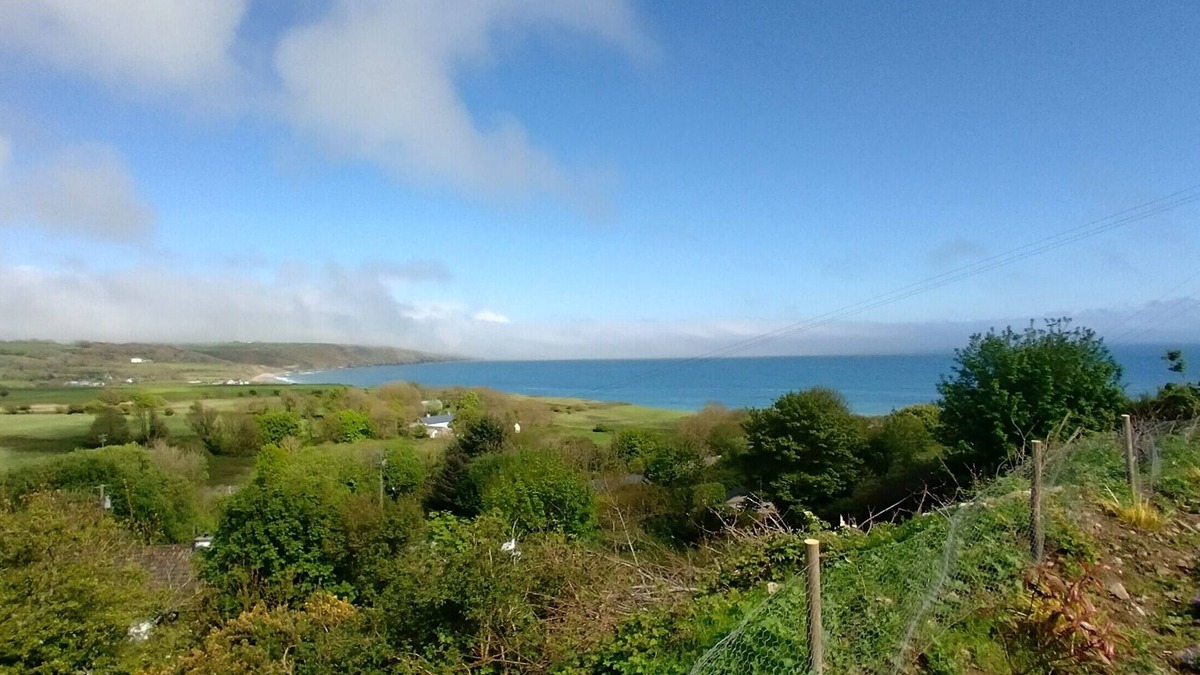 Curragh Ski Chalet | 3-bedroom chalet with exquisite sea views in charming Ardmore with WiFi