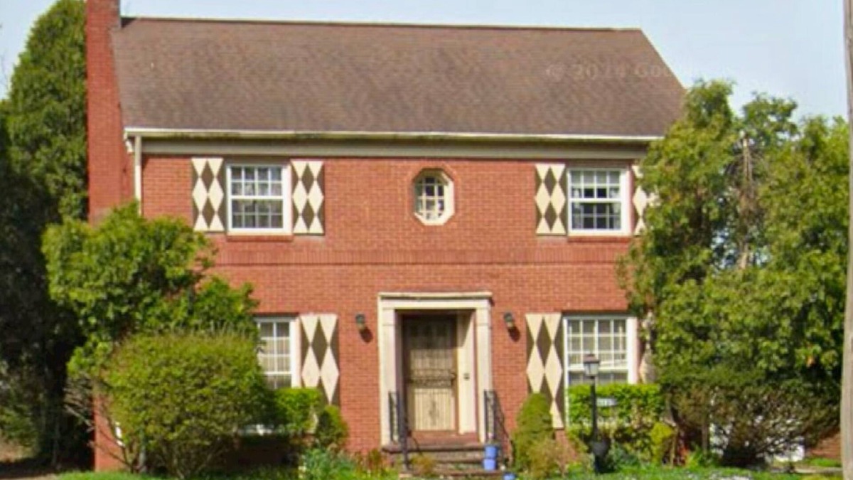 Garfield Heights House | 3-bedroom Château in welcoming Garfield Heights with WiFi, AC. 5 night min