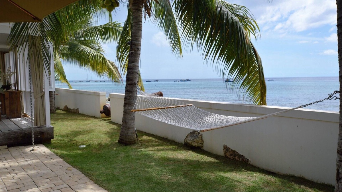 Clinketts Villa | 3 Bedroom Chic Beach House at Little Good Harbour