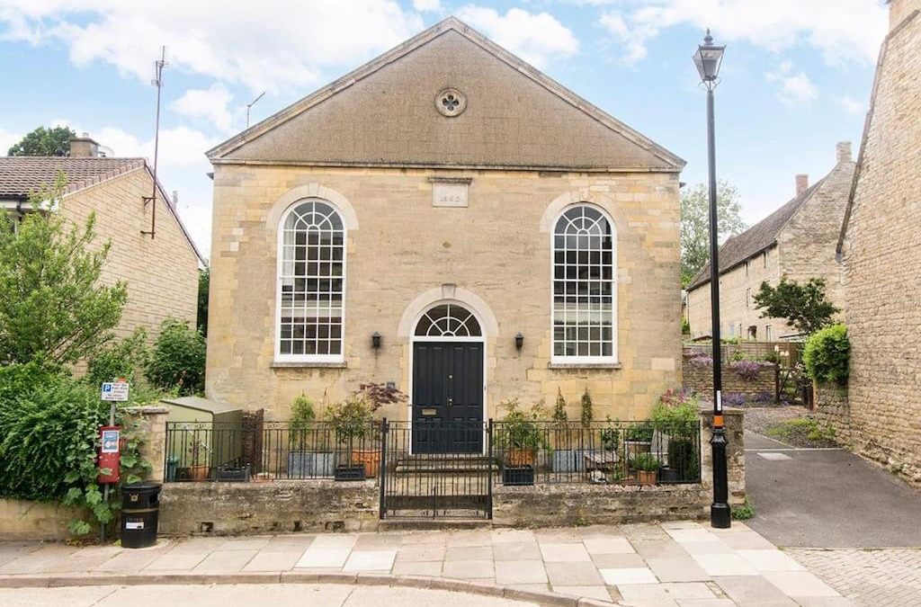 Oundle House | 3 bedroom converted chapel in historic Oundle