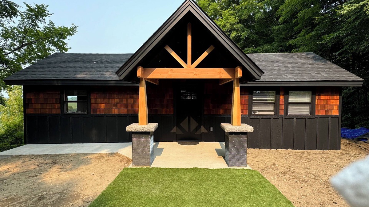 North Lake George Cabin | 3-Bedroom Cottage in welcoming Ticonderoga with WiFi. Super Clean & Economical.