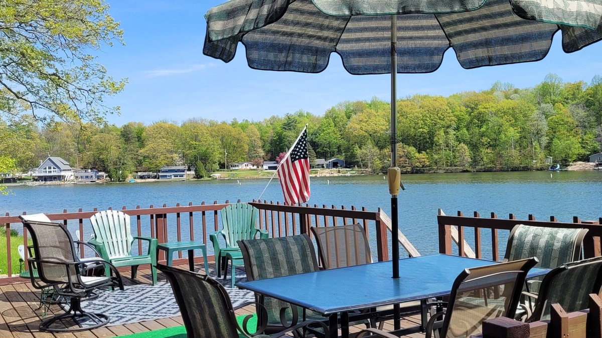 Cloverdale Cottage | 3 Bedroom Cottage on Long Lake