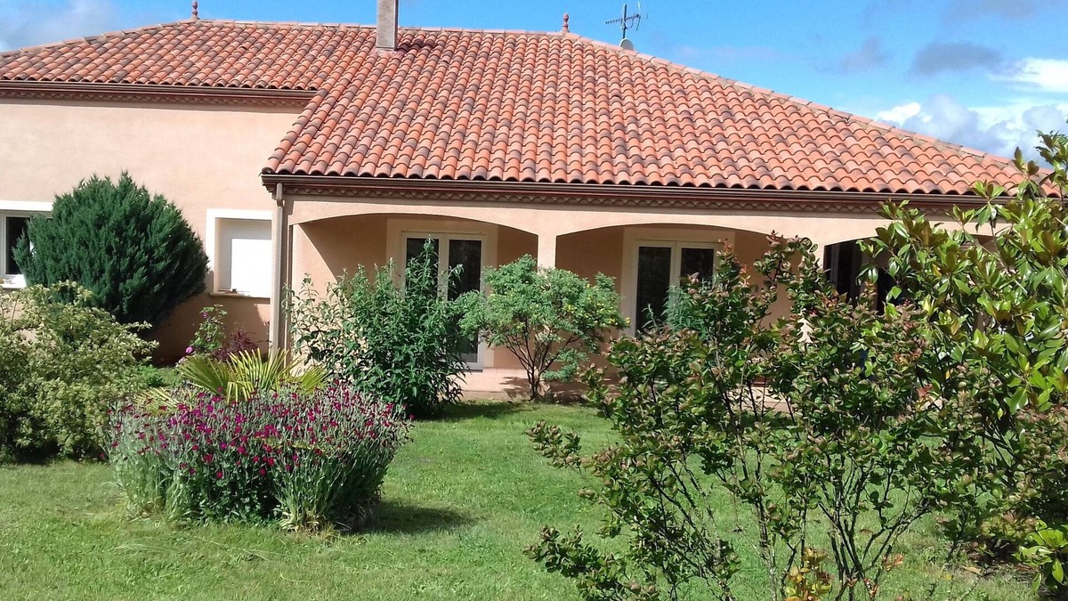 Lunan House | 3 bedroom country house, swimming pool with fenced park