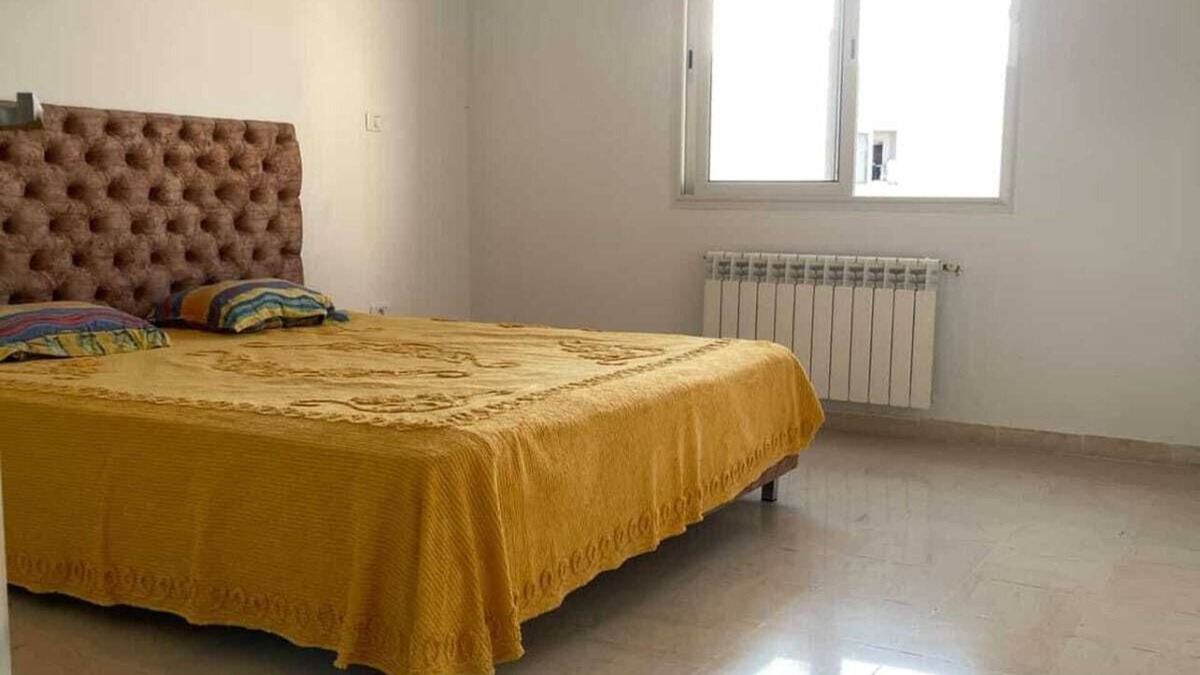 Borj Louzir Apartment | 3 Bedroom Cozy Apartment with Direct Airport View Soukra