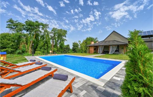 Bjelovar House | 3 Bedroom Cozy Home In Gornje Plavnice