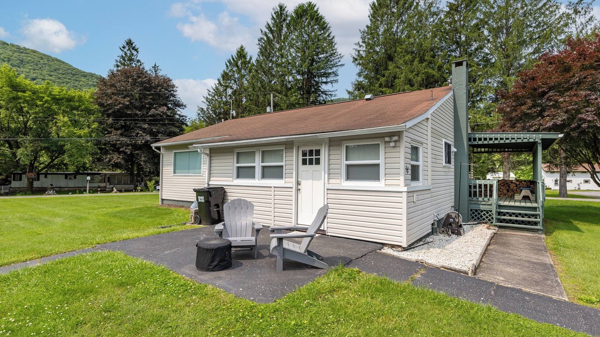 Waterville House | 3-bedroom Creekside Mountain Retreat in Waterville