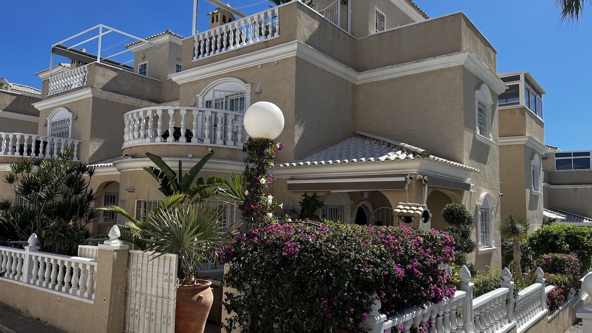 Orihuela Costa Villa | 3 Bedroom detatched villa, pool, close to beach/Golf/Los Altos, Torrevieja