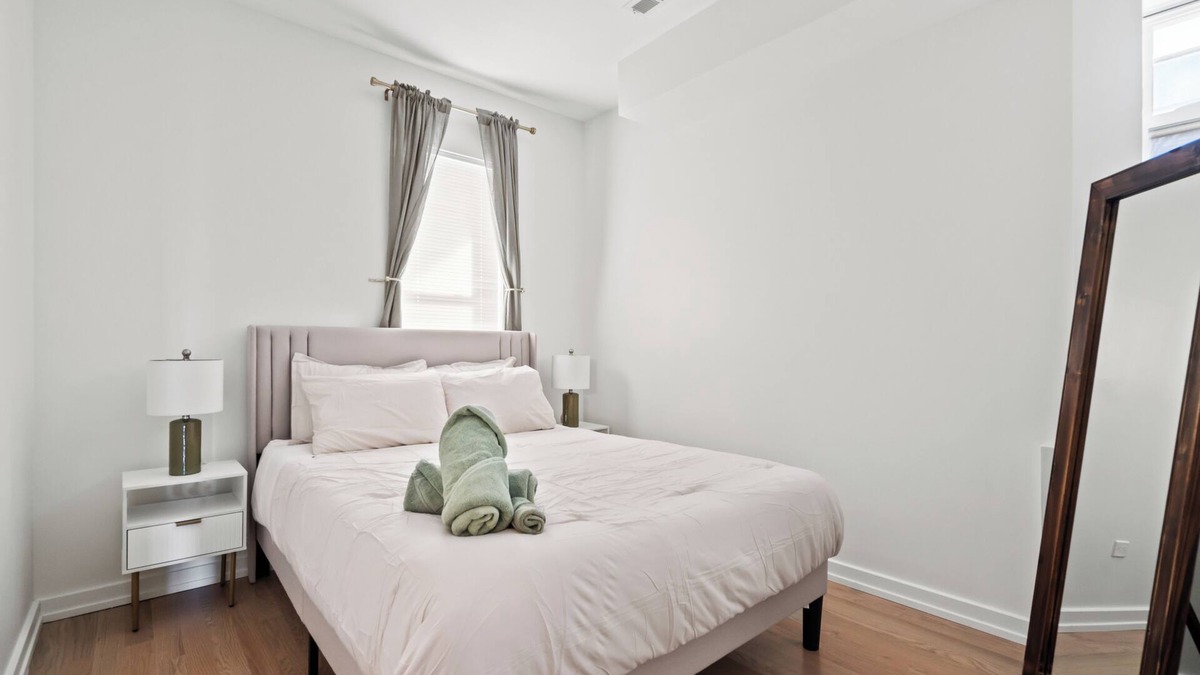 Pilsen Apartment | 3-Bedroom Duplex Luxury Apartment with King Suite