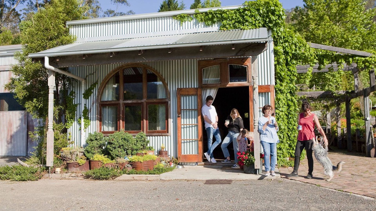 Upper Kangaroo River House | 3 bedroom eco house on 160 acre property with private garden and river frontage