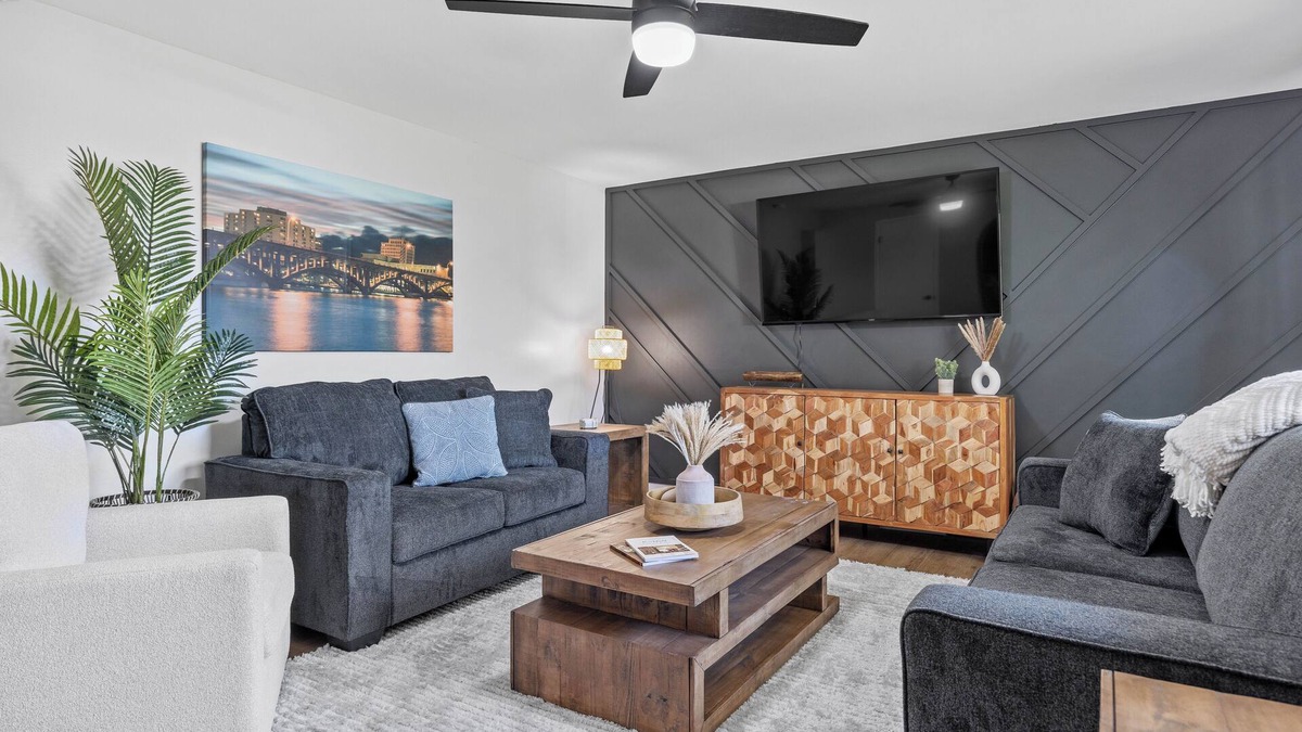 Rockford House | 3 Bedroom Edgebrook Ranch Escape