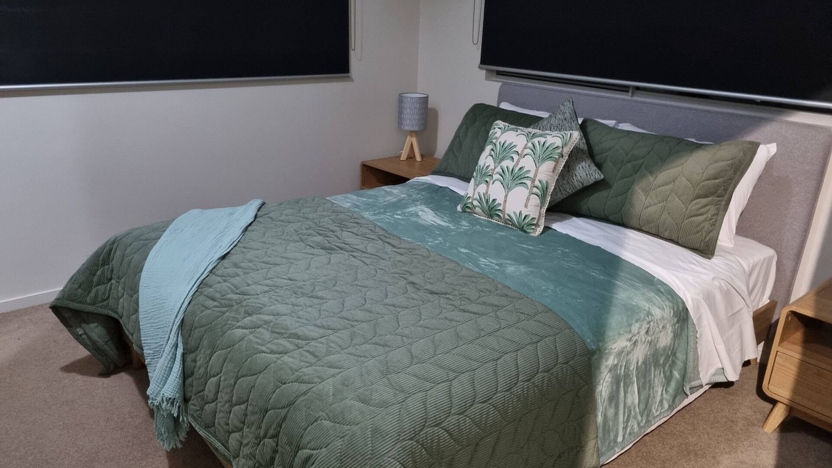 Douglas Apartment | 3 bedroom executive apartment on Ross River ideal for business or family holiday