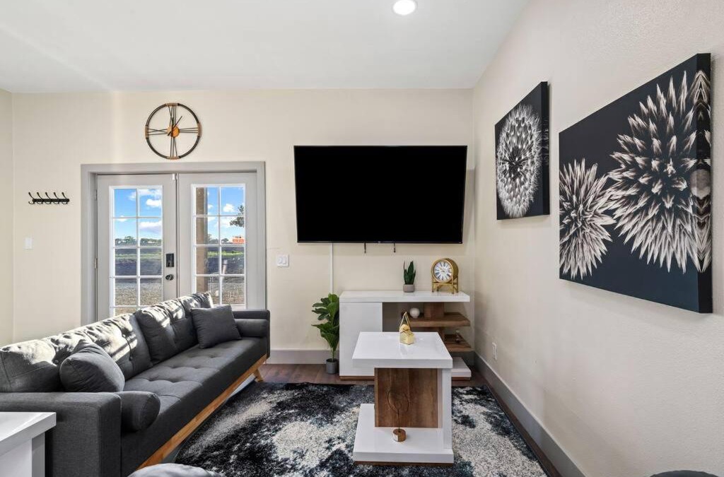 Clarksburg House | 3-Bedroom Farmhouse Villa Near The Old Sugar Mill