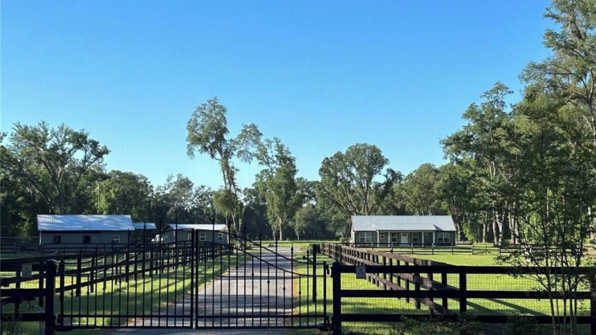 Fellowship Other | 3-bedroom farmhouse with 4 stalls! Minutes from WEC