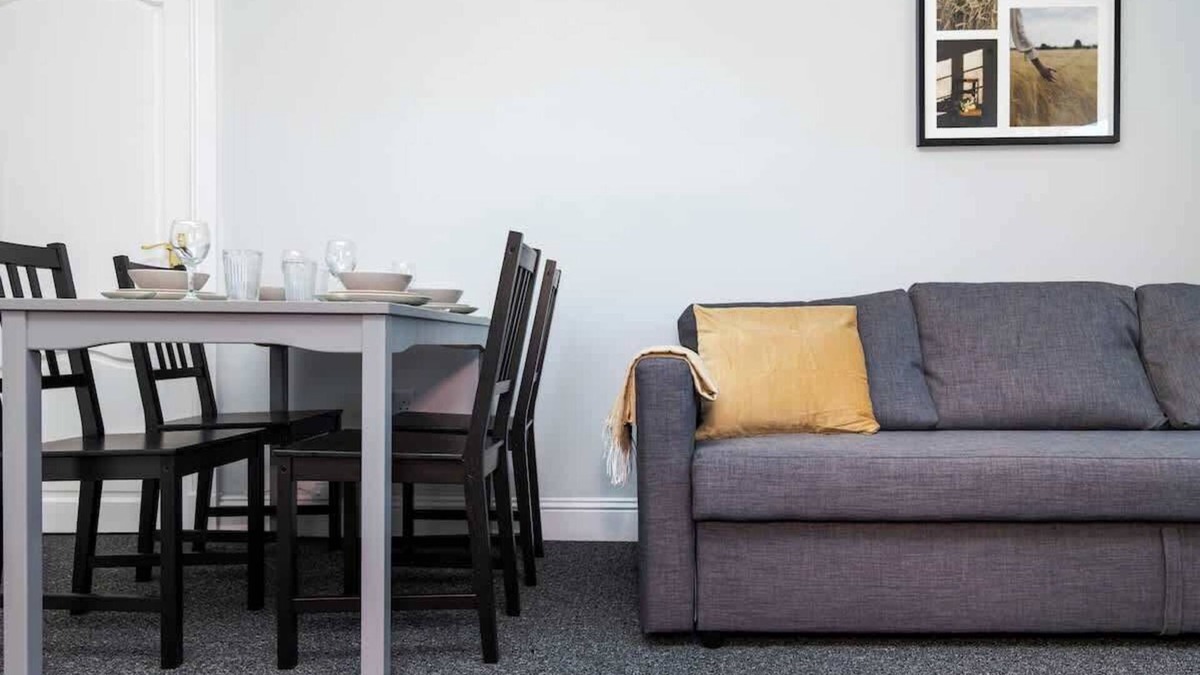Grangemouth Apartment | 3 Bedroom Flat - Free Parking