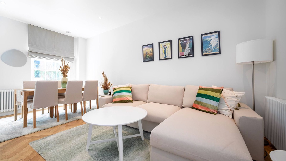 Vincent Square Apartment | 3 Bedroom Flat With Terrace in Central London